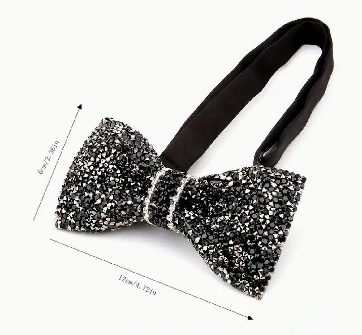 Pajarita de moda con diamantes de imitación