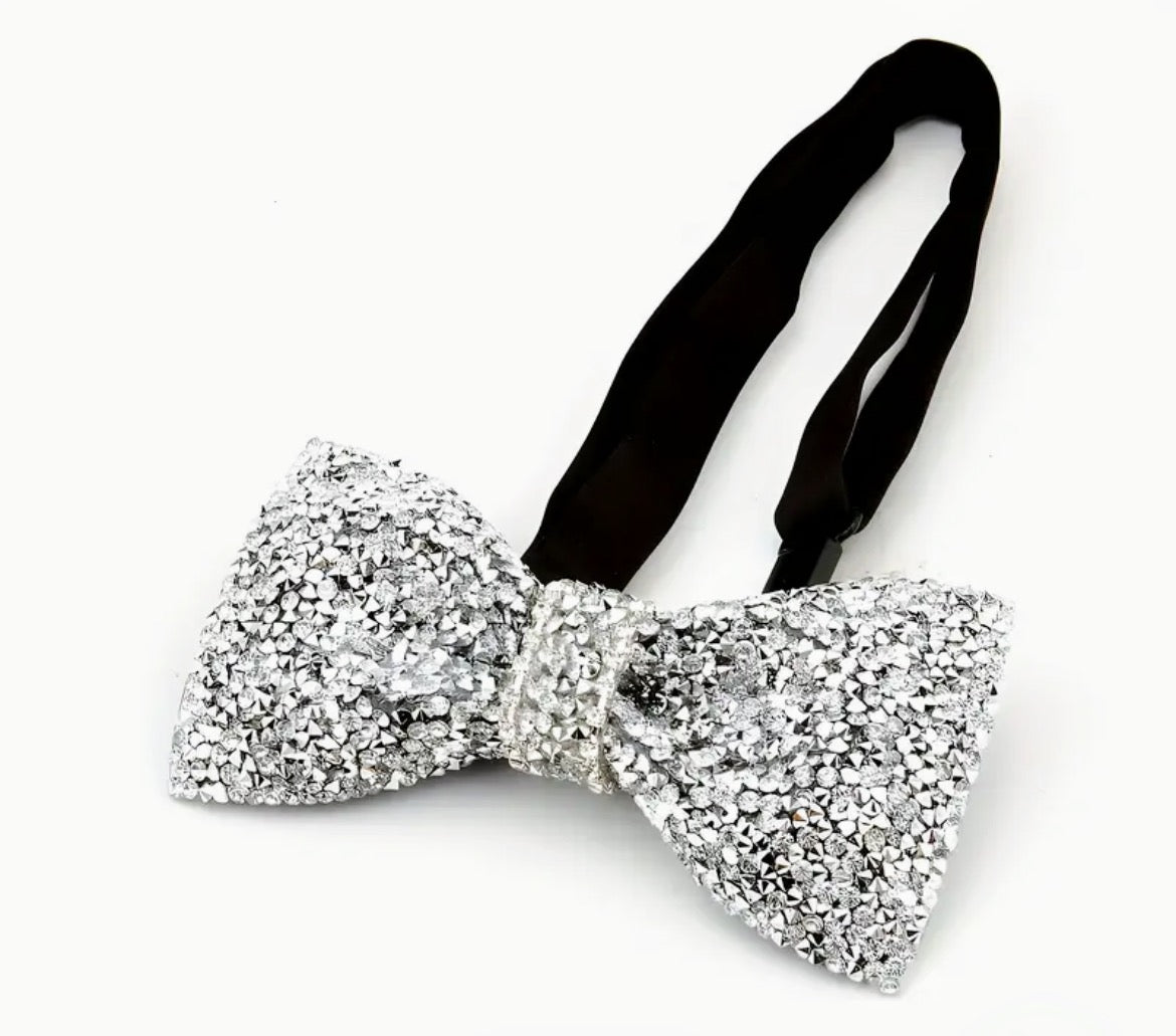 Pajarita de moda con diamantes de imitación