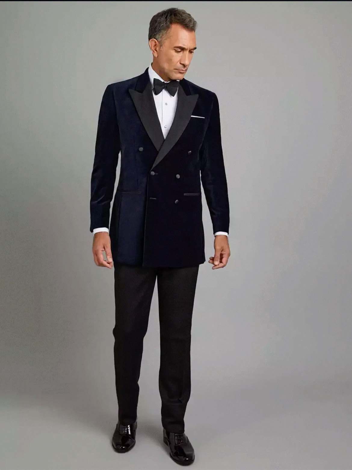 Traje de terciopelo cruzado